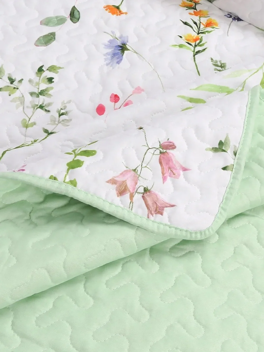 Floral Meadow king 3 piece Quilt Set